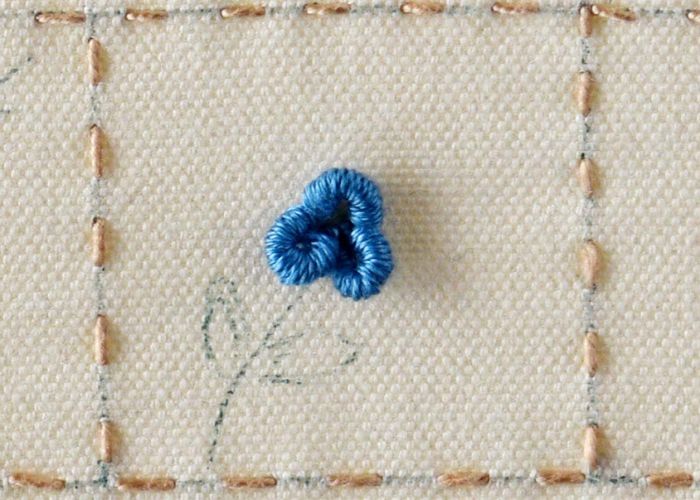 Wie man eine Blume aus Bullionstich stickt: Vergiss mich nicht Schritt 1