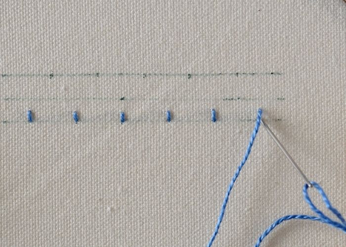 Zweifarbige Fliegenstich-Stickerei Schritt 6